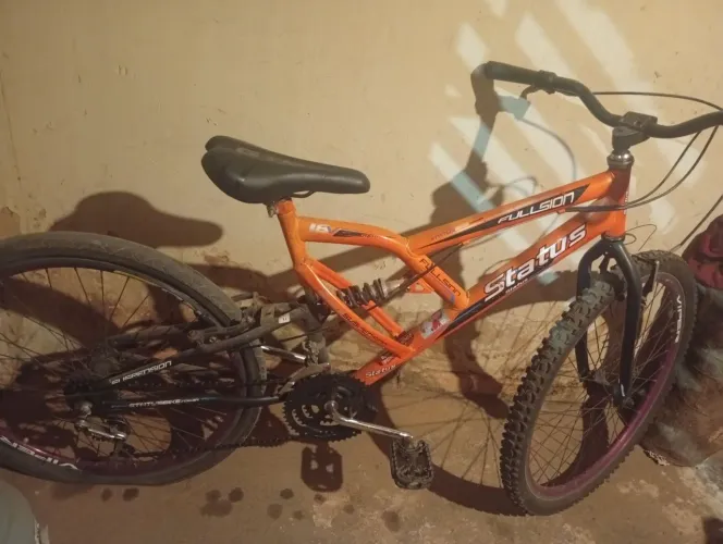 Vendo bicicleta Status aro 26 ideal para passeio