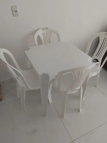 Mesa com 4 cadeiras não entrego