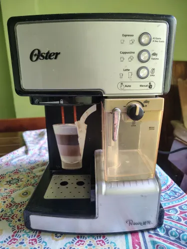 Cafeteira Oster prima latte 