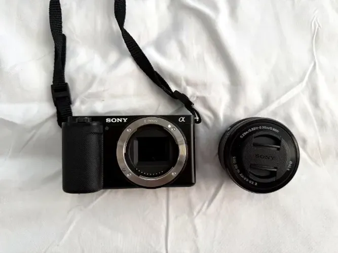 Sony ZV-E10 4K + Lente Kit 16-50mm OSS + Cartão SanDisk 128GB - Seminova
