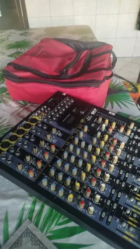 Mesa de som