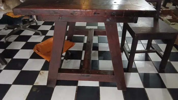 Mesa de madeira maciça 4 lugares