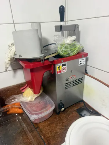 Máquina de fritar alimentos apenas com dois  dicos 
