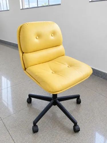 Cadeira de escritório sem braços