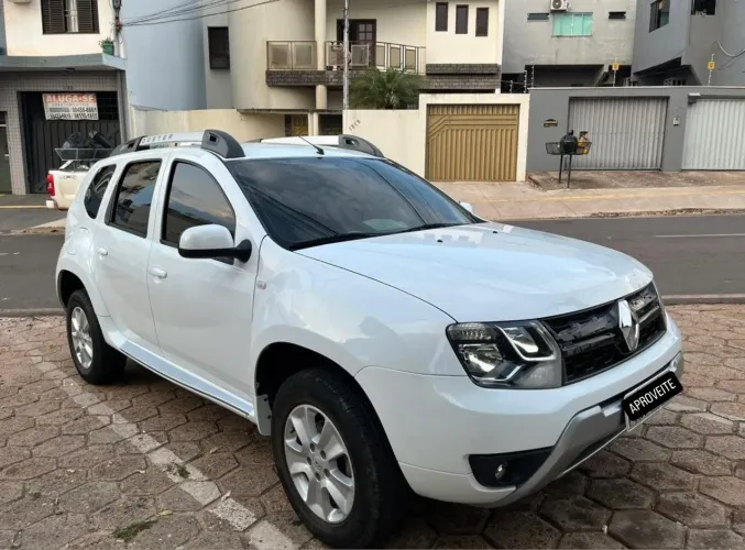 Renault Duster 2017, completa e muito bem conservada.