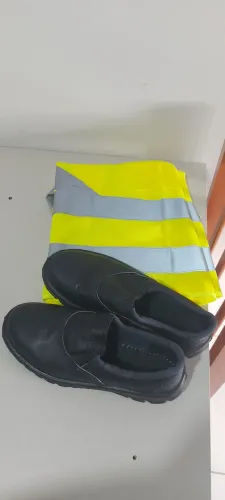 Colete refletivo + Coturno número 39