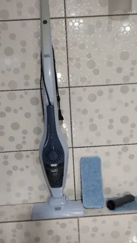 Vassoura aspirador de pó vertical Black+Decker Mop Up