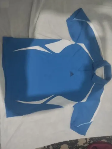 Camisa azul da Adidas pouco usada