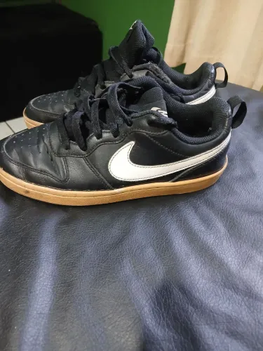Court Borough Low NIKE ORIGINAL EM ÓTIMO ESTADO NUM 35