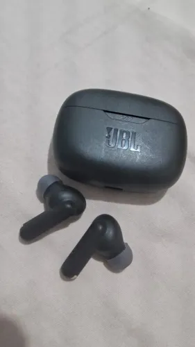 Vendo fone JBL seminovo não tem carregador 160reais