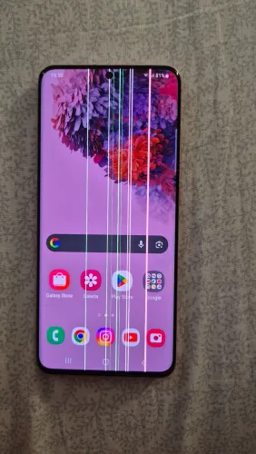 Samsung S20 com listras na tela