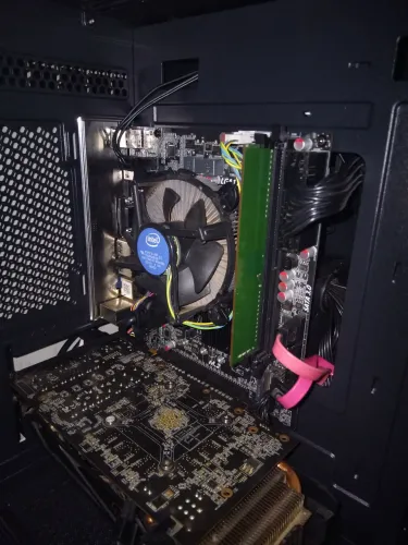 Vendo Kit placa mae+I5 9400f+8Gb Ddr4 Leia a Descrição!!!!!