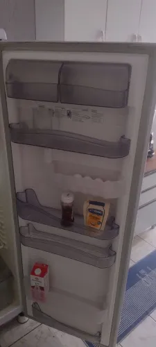 Geladeira, televisão,sofa