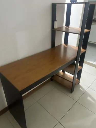 Mesa com Prateleira