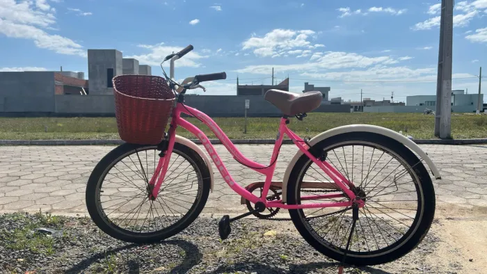 Bicicleta Feminina Aro 26 Rosa Usada com Cestinha - Excelente Estado