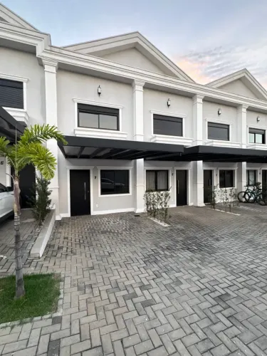 Casa de condomínio para venda possui 92 metros quadrados com 2 quartos