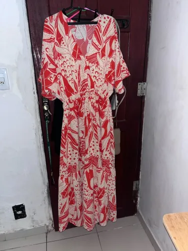 Vestido com Detalhes Vermelhos Estilo Farm 