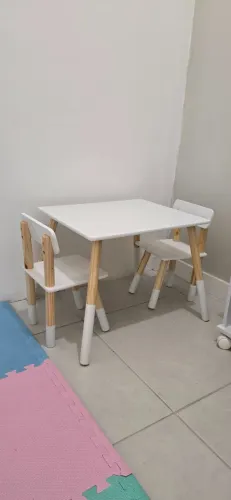 Conjunto mesa e cadeiras infantis