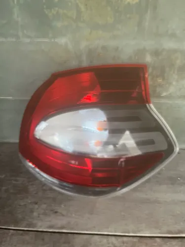Lanterna traseira direita Fiat Mobi