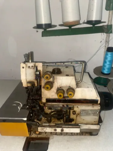 Máquina overloque industrial