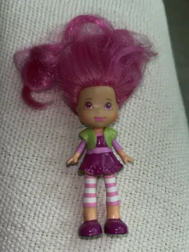 Bonequinha framboesa da turma da moranguinho