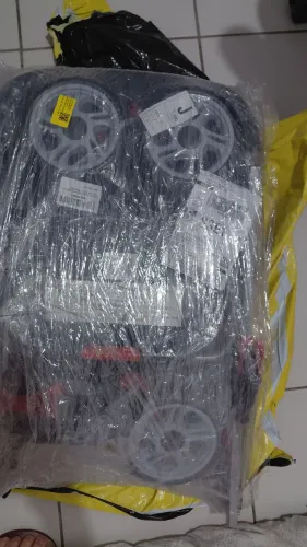 Carrinho de bebê nunca usado ( embalagem fechada )