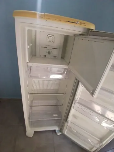 GELADEIRA ELECTROLUX FROS FREE COMPLETA FUNCIONANDO PERFEITAMENTE 1100