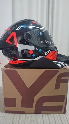 Capacete FLAY novo,com NF e na caixa.Divido no cartão em.ate 12x