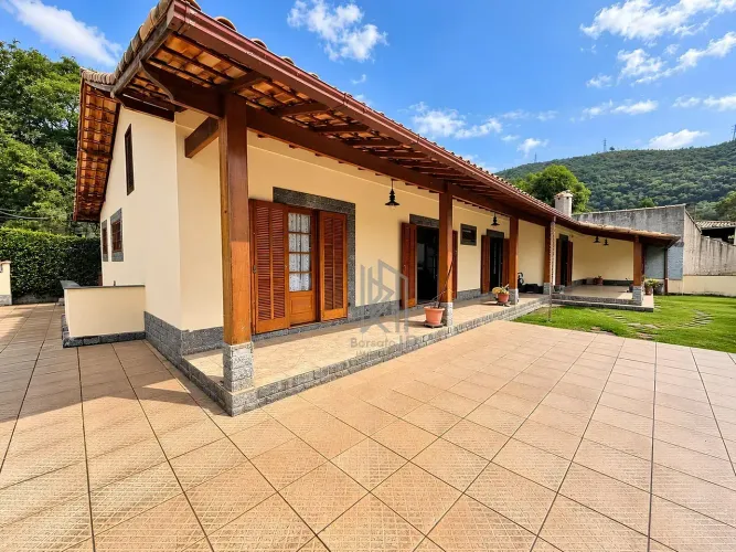 R$ 1.050.000 - Linda Casa Linear em Nogueira de 4 Quartos com Área Goumet Completa