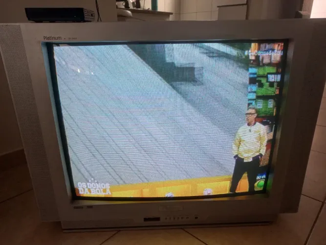 TV 29" Philco de tubo acompanha controle remoto