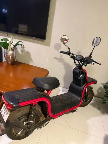 Scooter elétrica BEE 800W perfeita para cidade, sem CNH 