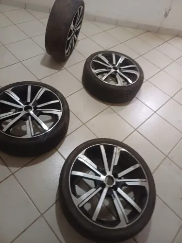 VENDE-SE 4 Roda de liga  levi R17   com  penel  /195/40 importado  meia vida 