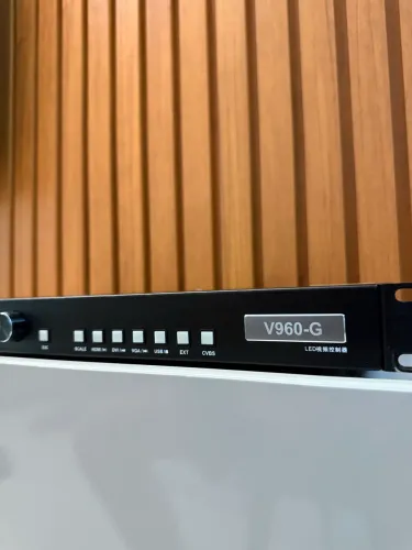 processadorlde vídeo Novastar V960 de alta definição com tela dupla para tema de controle