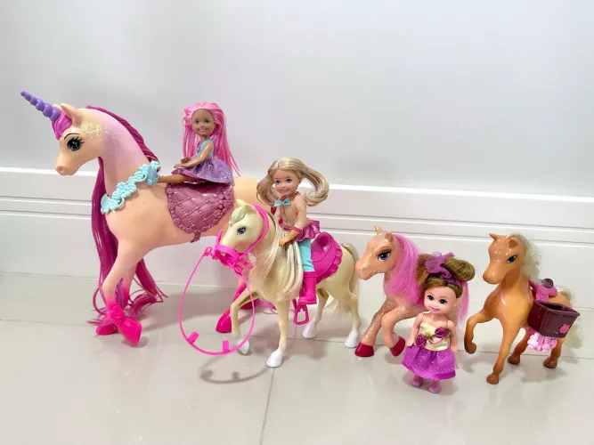 Cavalos e unicórnios Barbie 
