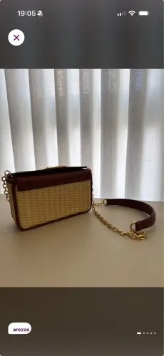 Bolsa Arezzo em couro legítimo e palha
