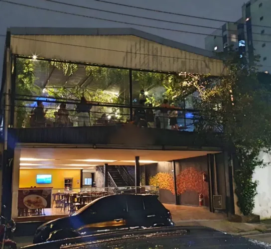 PRÉDIO INTEIRO NO MIOLO DA VILA MARIANA
