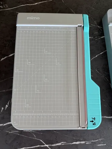 Guilhotina de Papel Mimo - Compacta, Precisa e Usada apenas 1x 