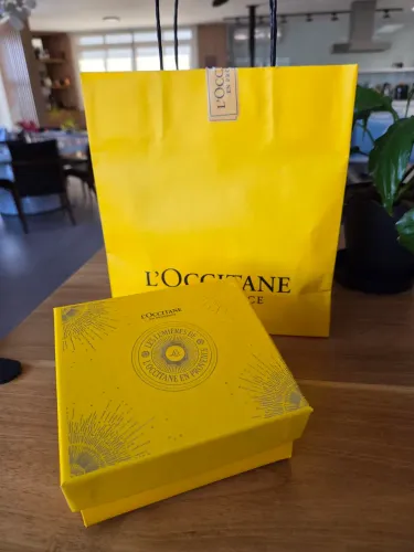 Sacola e caixa Loccitane