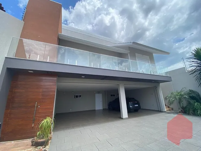 Sobrado com piscina próximo ao shopping JL