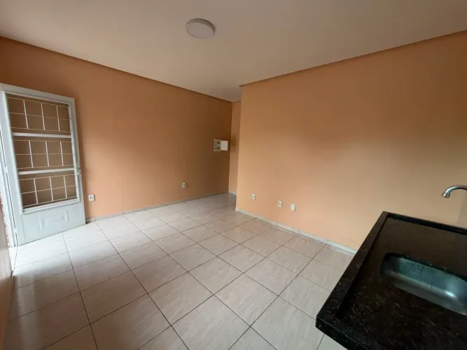 Alugo apartamento para casal ou solteiro sem animais ou crianças. 
