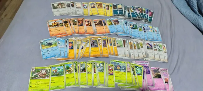 200 cartas pokémons (sem repetidas)