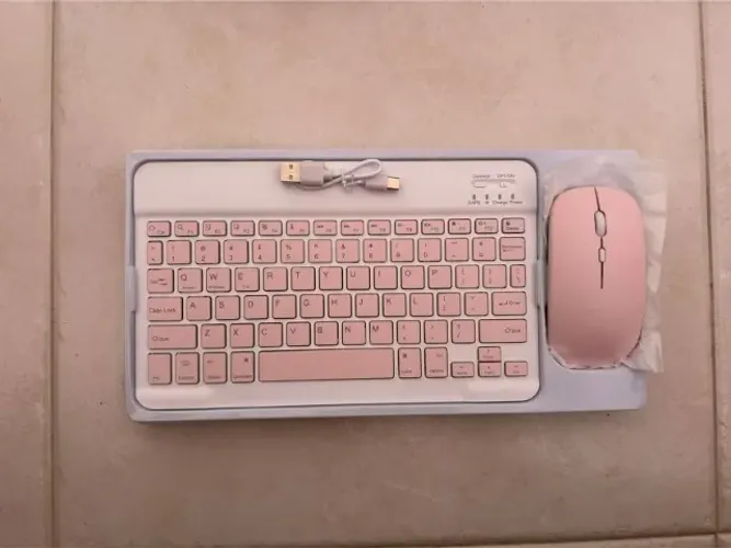 Kit Teclado e Mouse Sem Fio Bluetooth Recarregável (Rosa) - Semi Novo