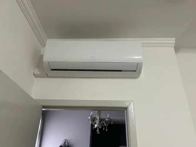 Ar condicionado quente e frio TCL 12 mil btus novinho 6 meses de uso