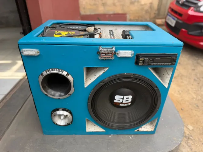 Vendo som automotivo