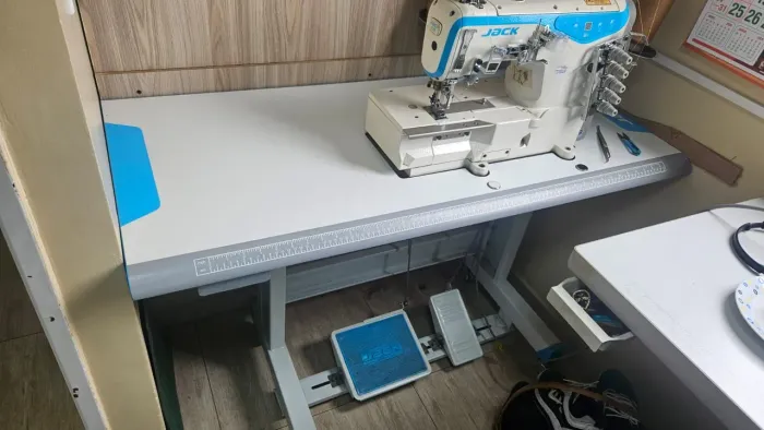 Máquina Galoneira Plana Fechada W4 Jack Direct Drive 127 V.