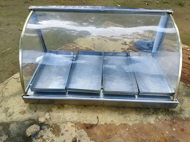 Vende_se uma estufa de 4 bandeijas 200 e um microondas 200
