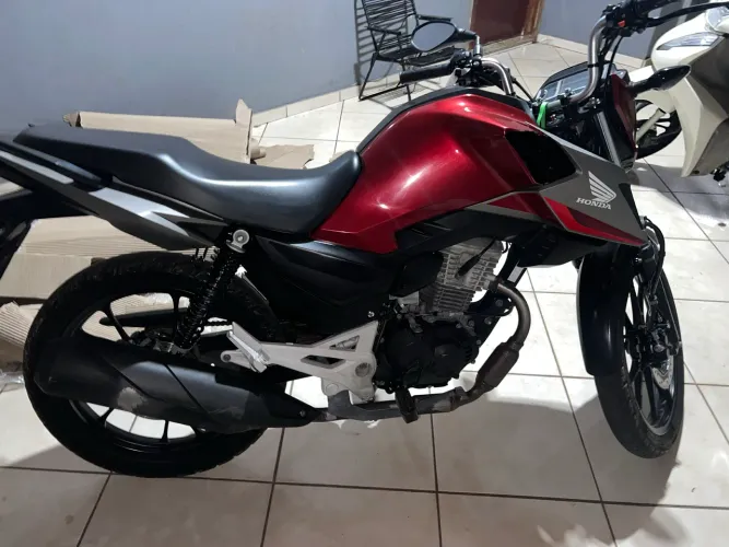 Vendo CG 160 Baixo Km * Detalhe da Carenagem*