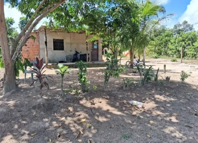 Vendo um terreno com 3 casas a medida do terreno é 25×60