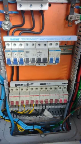 Eletricista 24 horas serviços emergenciais e reparos.,troca de disjuntores, chuveiro