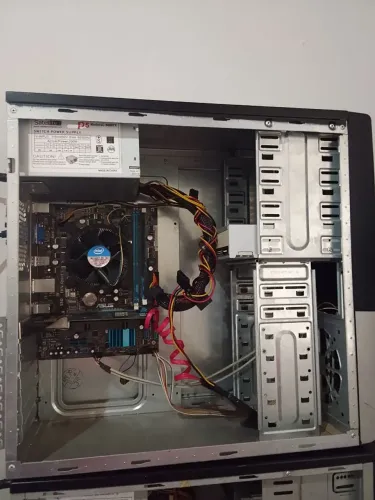 Pc de entrada i3 4g de ram gt 210 ssd 128